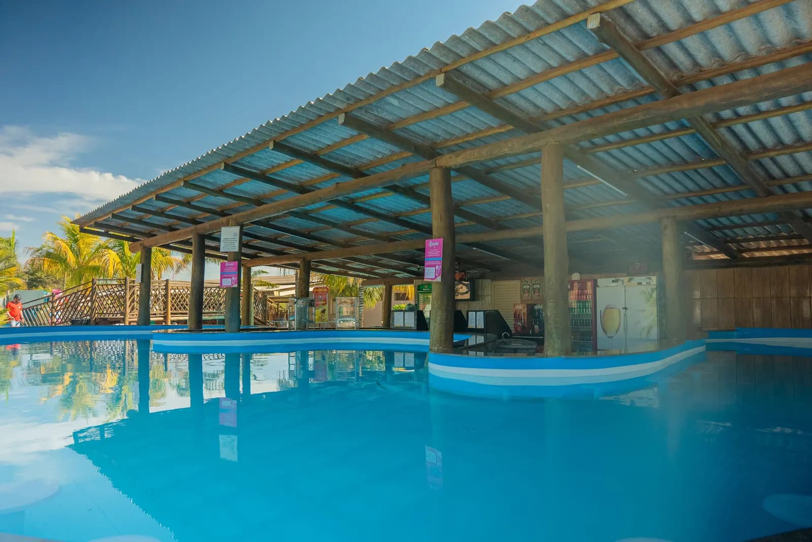 Bar Molhado dentro da piscina