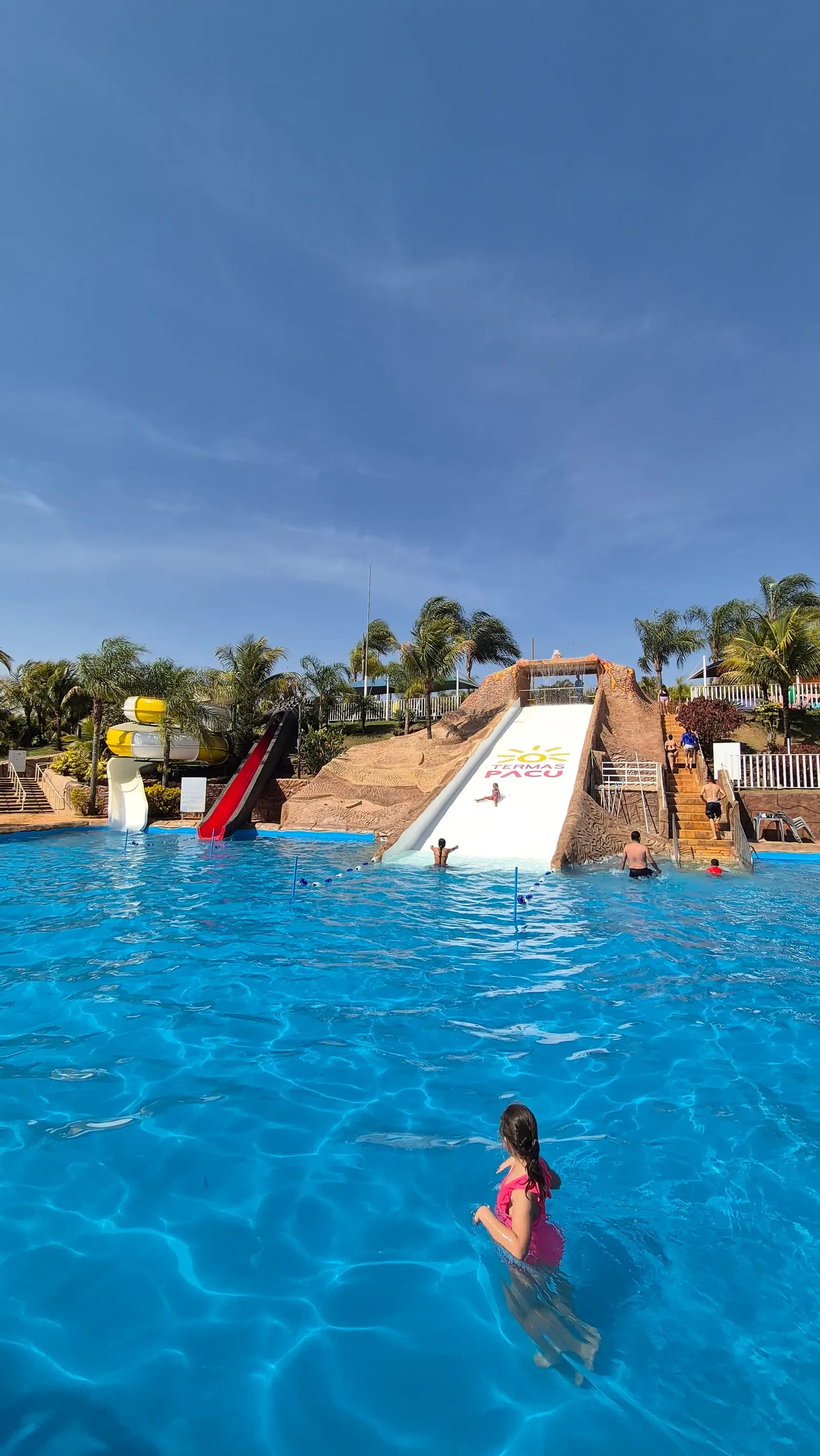 Famílias na Piscina da Rampa
